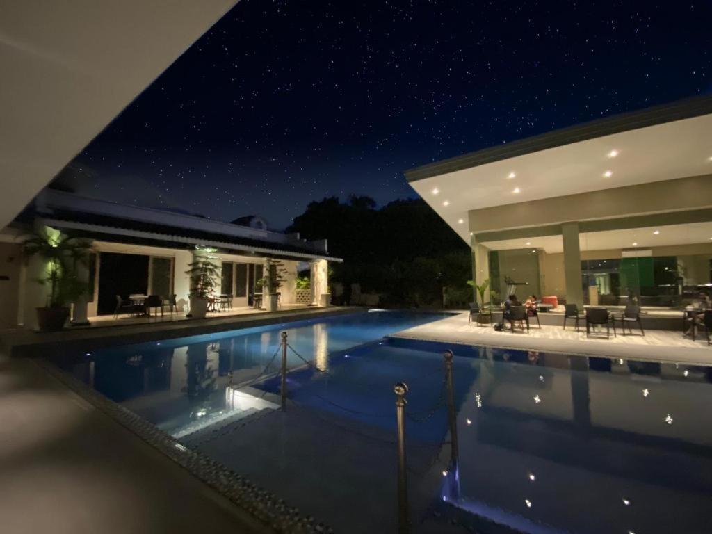 Avenue Suites Bacolod Kültér fotó