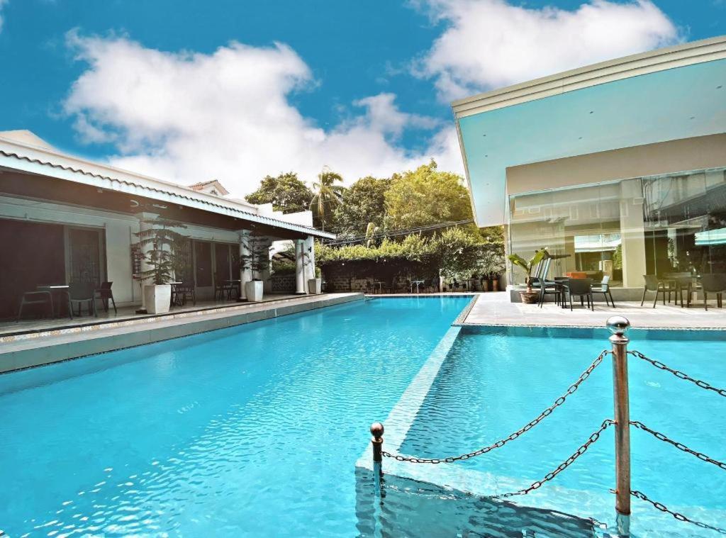 Avenue Suites Bacolod Kültér fotó