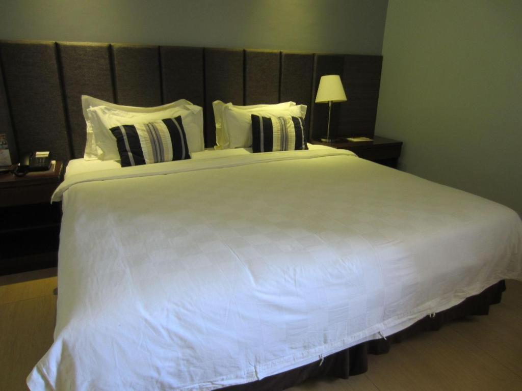 Avenue Suites Bacolod Kültér fotó