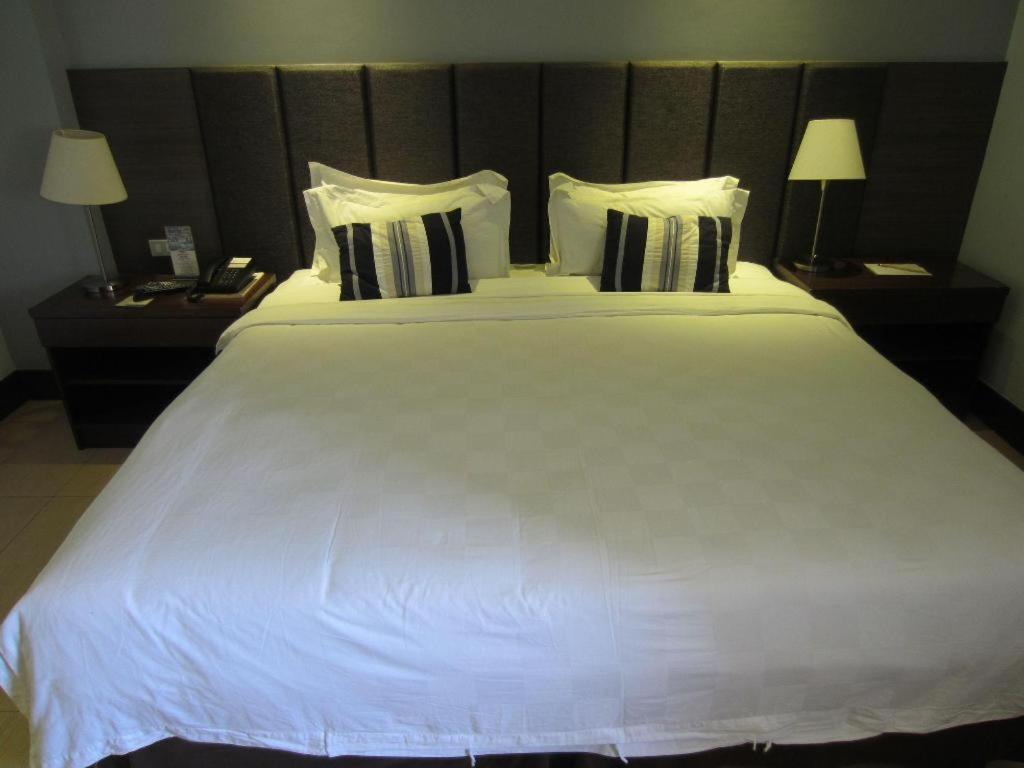 Avenue Suites Bacolod Kültér fotó